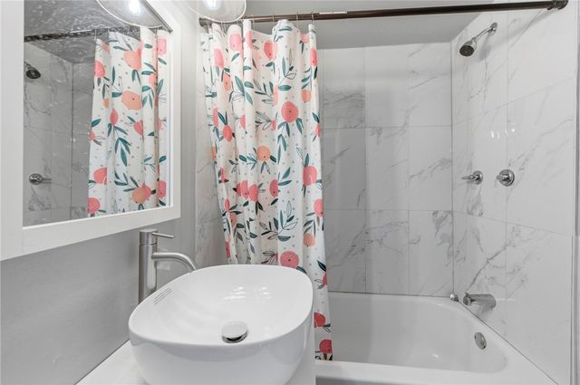 1019 Sherwood Rd, Forest Hills Boro, PA 15221