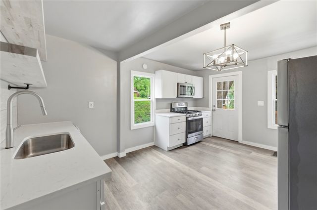 1019 Sherwood Rd, Forest Hills Boro, PA 15221