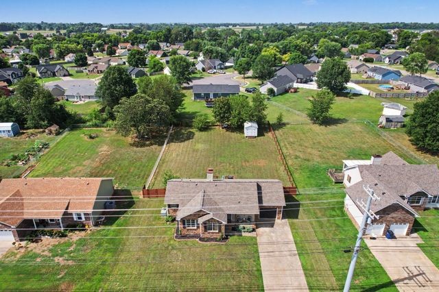 1033 Tylertown Rd, Clarksville, TN 37040