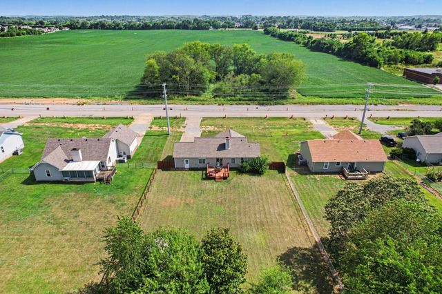 1033 Tylertown Rd, Clarksville, TN 37040