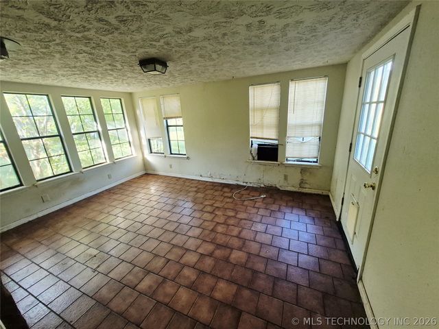 196 Elm Drive, Pryor, OK 74361