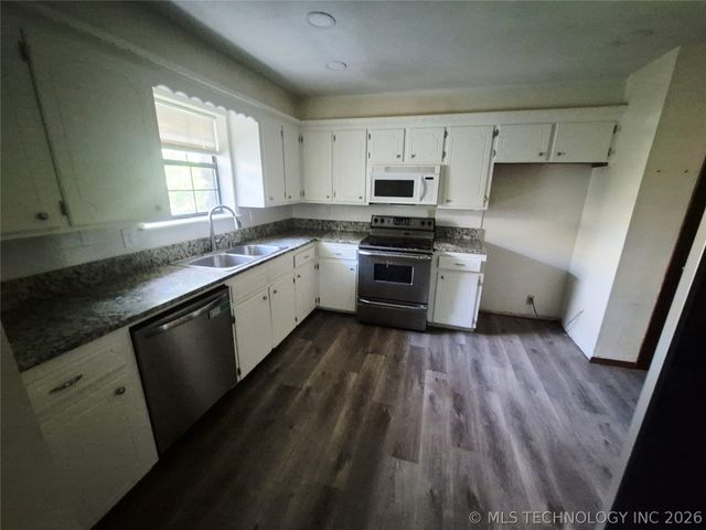 196 Elm Drive, Pryor, OK 74361