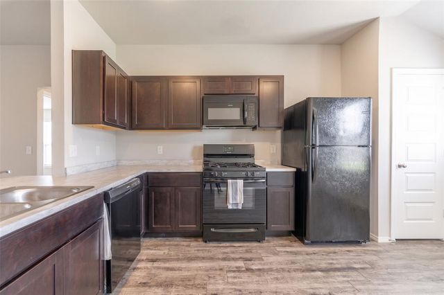 526 SE 3rd Terrace, Newcastle, OK 73065