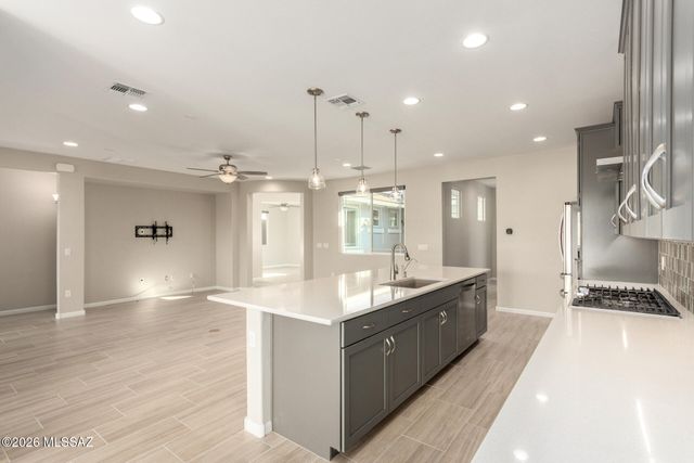 7818 W Buckeye PH W, Marana, AZ 85658