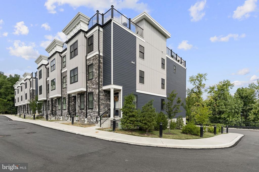 2013 HYVIEW TER, Fort Washington, PA 19034