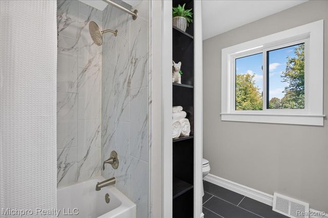660 Gail Court, Oxford Charter Township, MI 48371