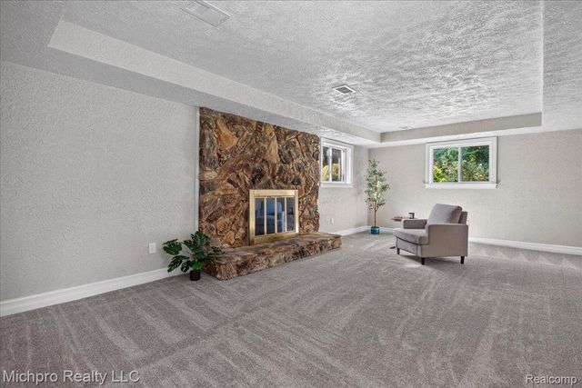 660 Gail Court, Oxford Charter Township, MI 48371