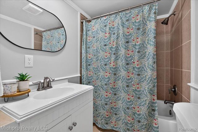 660 Gail Court, Oxford Charter Township, MI 48371