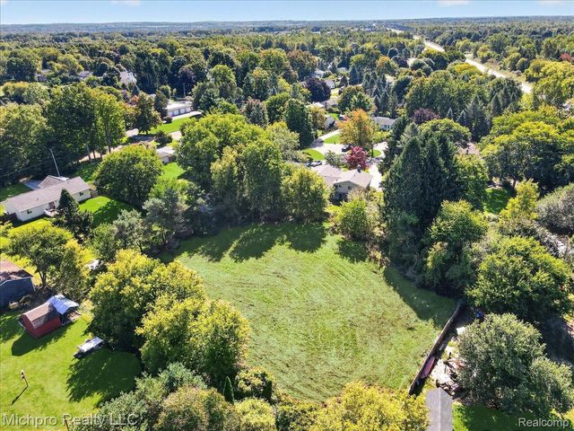 660 Gail Court, Oxford Charter Township, MI 48371