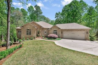 402 Boaters Row, Fair Play, SC 29643