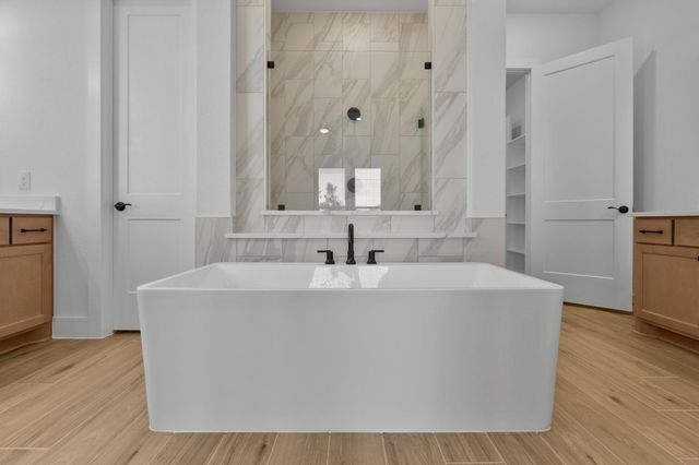 12226 Denham Drive, Mont Belvieu, TX 77523