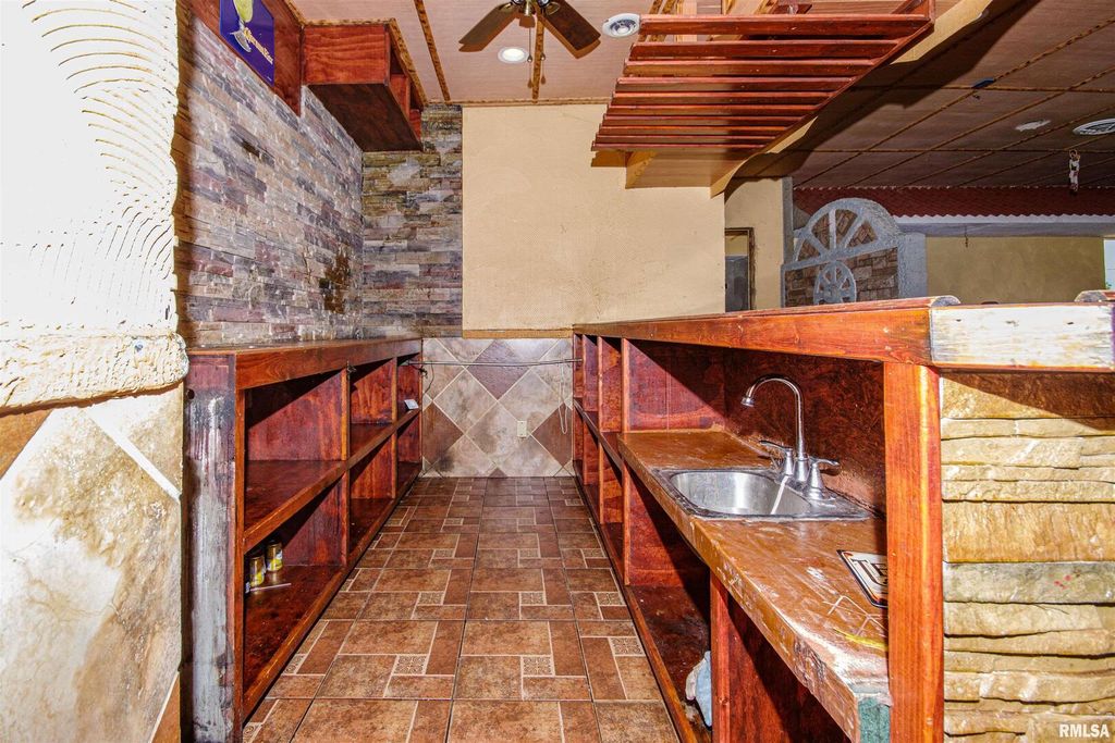 Image 20 of property listing at 1407 W MAIN Street, Salem, IL 62881