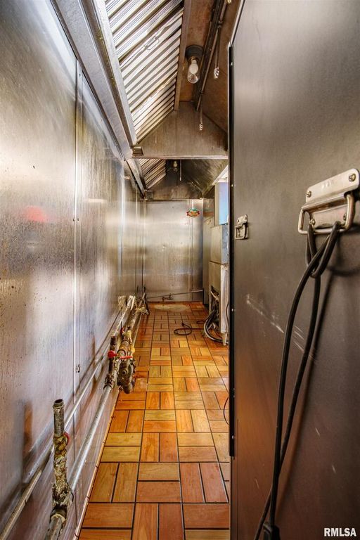 Image 24 of property listing at 1407 W MAIN Street, Salem, IL 62881