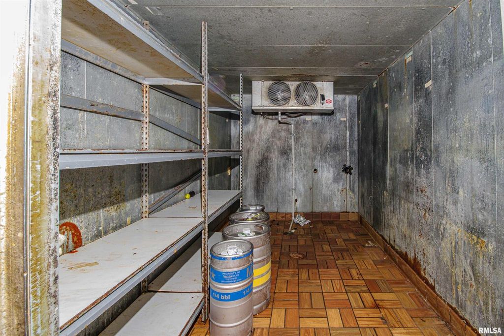 Image 28 of property listing at 1407 W MAIN Street, Salem, IL 62881