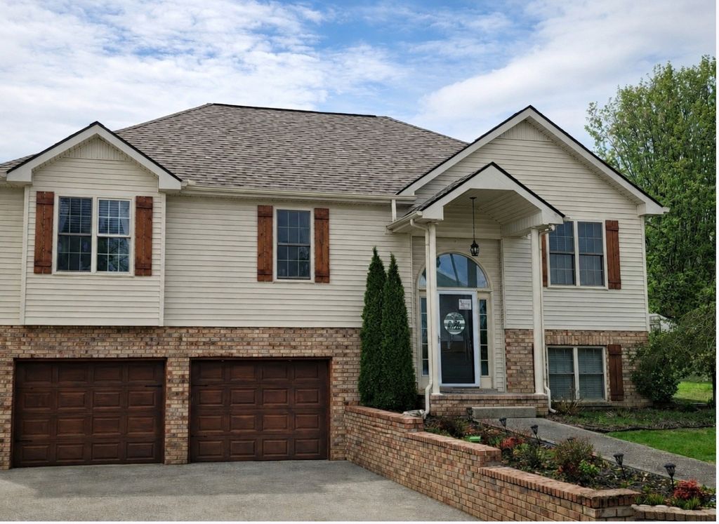 3010 McQuiston Dr, Greenbrier, TN 37073