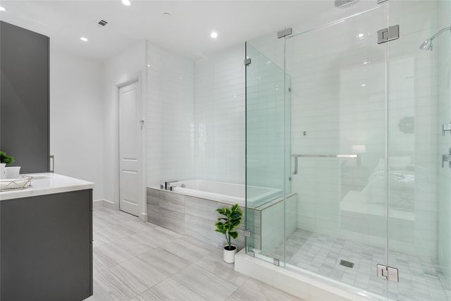 4521 San Felipe Street 1704, Houston, TX 77027