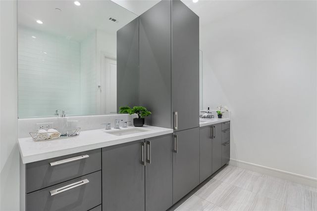 4521 San Felipe Street 1704, Houston, TX 77027