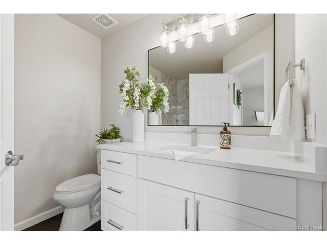 19787 Montview Dr, Aurora, CO 80011