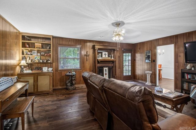 2 Beresford Court, North Little Rock, AR 72116
