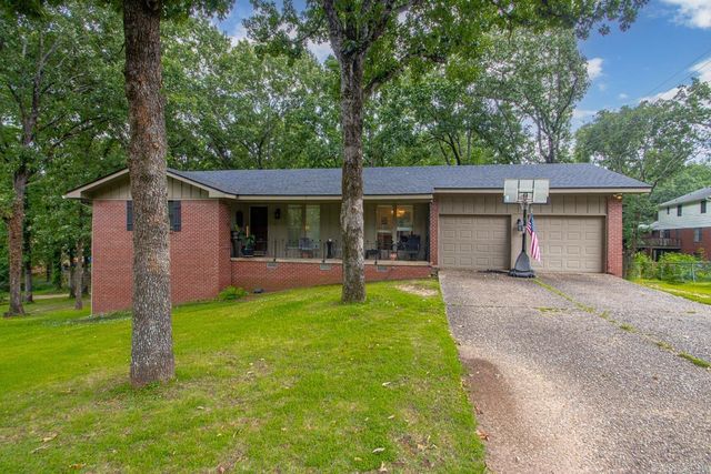 2 Beresford Court, North Little Rock, AR 72116