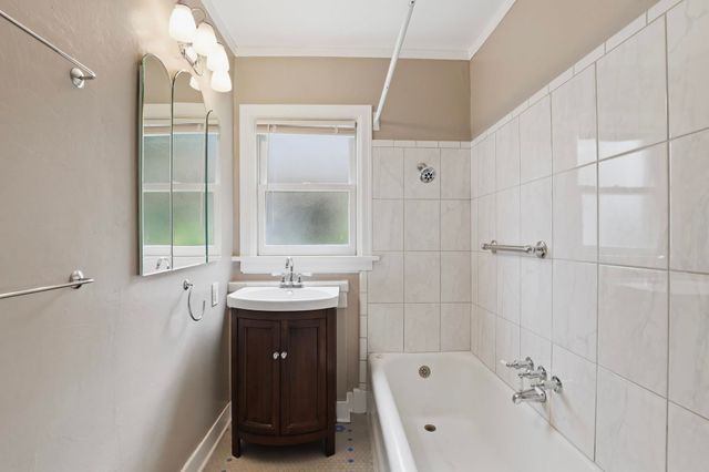 1216 E 19th Ave, Spokane, WA 99203