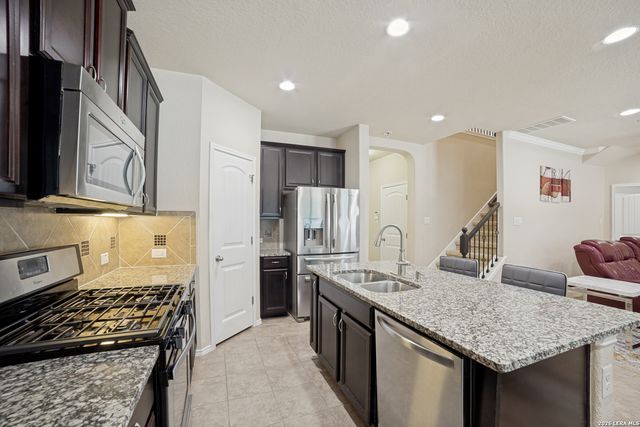 6431 LIONHEART PARK, San Antonio, TX 78240