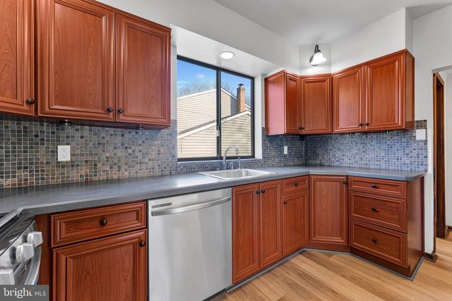 10 COLES AVE, Cherry Hill, NJ 08002