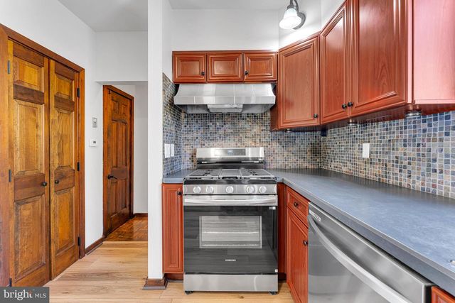 10 COLES AVE, Cherry Hill, NJ 08002