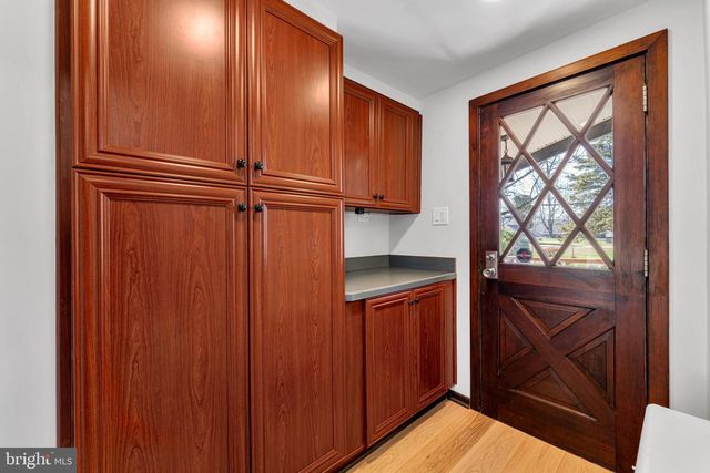 10 COLES AVE, Cherry Hill, NJ 08002