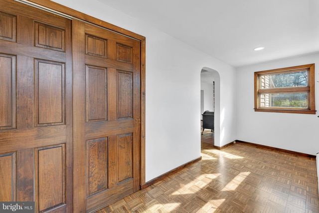 10 COLES AVE, Cherry Hill, NJ 08002