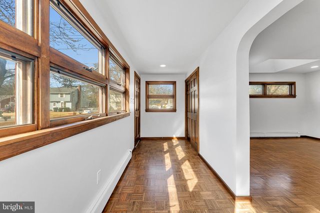 10 COLES AVE, Cherry Hill, NJ 08002