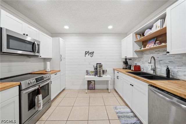 5625 Foxlake DR, North Fort Myers, FL 33917