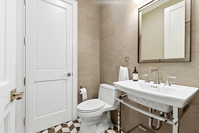 131 Saint Botolph St 1, Boston, MA 02115