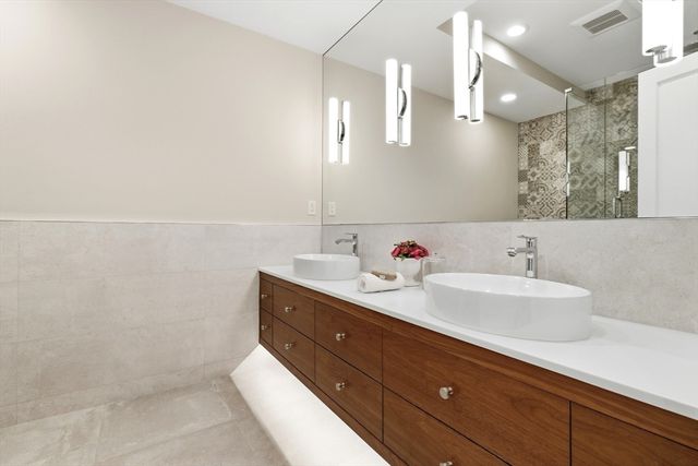 131 Saint Botolph St 1, Boston, MA 02115