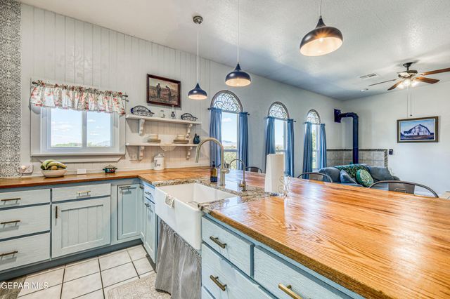 10 Calle de Tonantzin, La Mesa, NM 88044