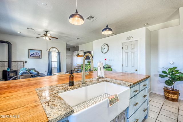 10 Calle de Tonantzin, La Mesa, NM 88044