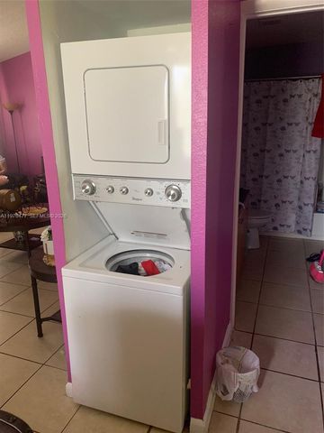 300 Nottingham Cir J, Green Acres, FL 33463