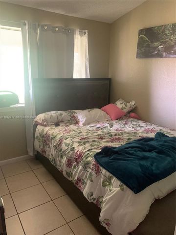 300 Nottingham Cir J, Green Acres, FL 33463