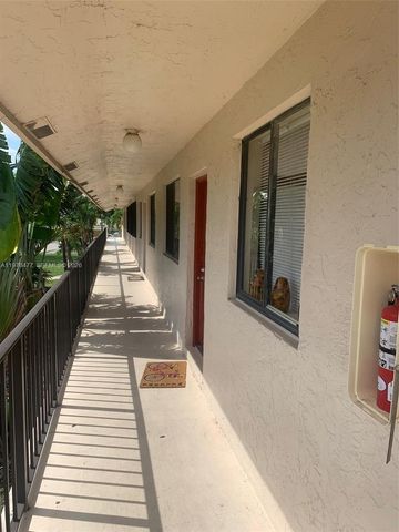 300 Nottingham Cir J, Green Acres, FL 33463