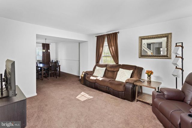 23 DURHAM DR, Columbus, NJ 08022