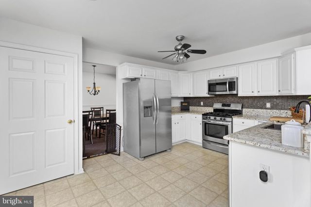 23 DURHAM DR, Columbus, NJ 08022