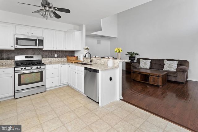 23 DURHAM DR, Columbus, NJ 08022