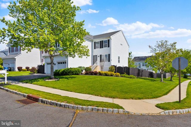 23 DURHAM DR, Columbus, NJ 08022