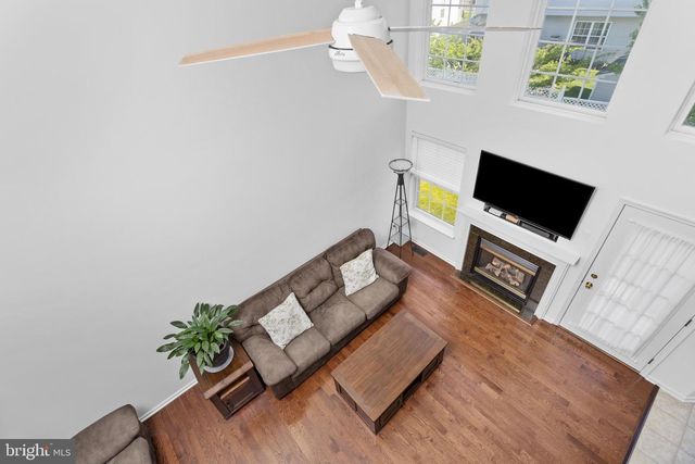 23 DURHAM DR, Columbus, NJ 08022