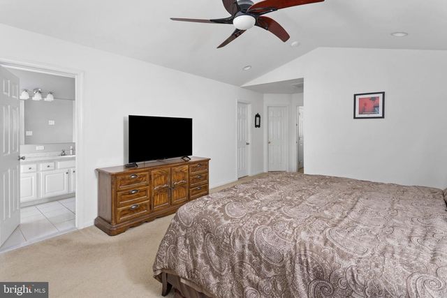 23 DURHAM DR, Columbus, NJ 08022