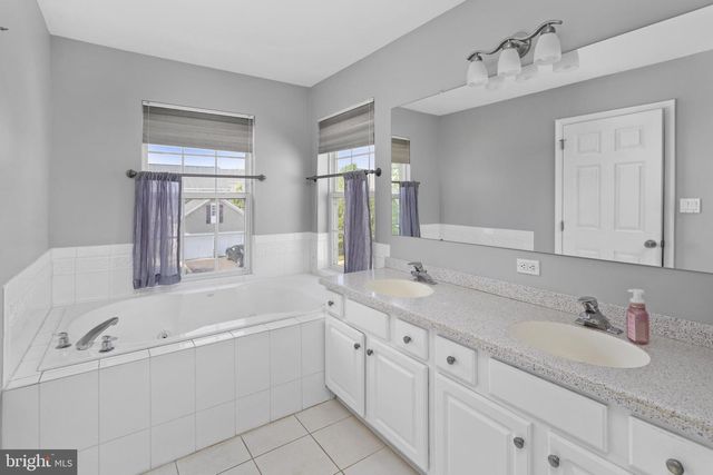 23 DURHAM DR, Columbus, NJ 08022
