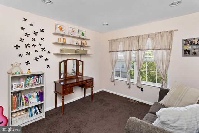 23 DURHAM DR, Columbus, NJ 08022