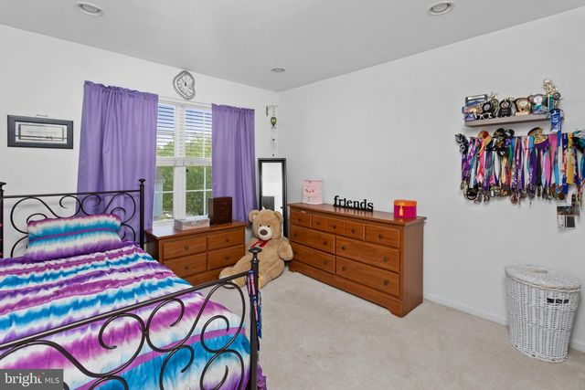 23 DURHAM DR, Columbus, NJ 08022
