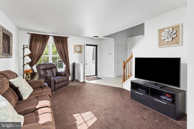 23 DURHAM DR, Columbus, NJ 08022