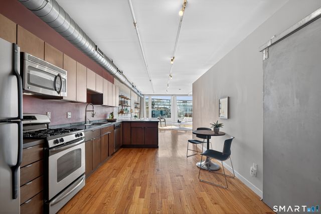 817 Grand Avenue 202, New Haven, CT 06511